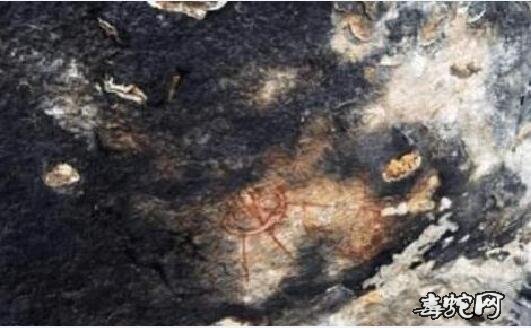 喜马拉雅山发现神秘山洞