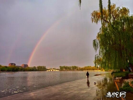 北京雨后出现双彩虹奇观