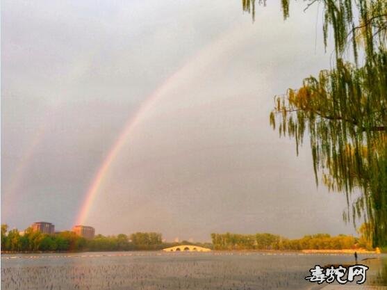 北京雨后出现双彩虹奇观