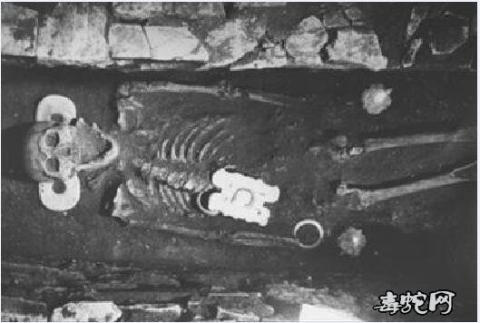 辽宁5000年古墓发掘震惊世界!牛河梁遗址墓主人手握双龟竟是黄帝?