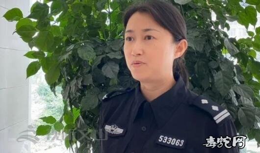 文山一小区惊现眼镜王蛇!森林警察立即出警抓获!