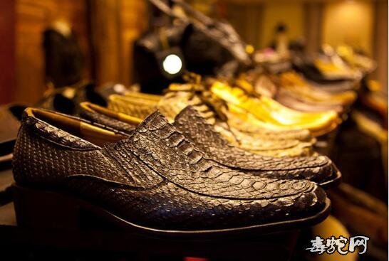 揭秘蟒蛇皮鞋生产制造工艺秘密！这些奢侈品不是一般人买的起得！