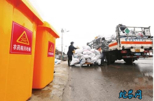 山东阳谷:药瓶子进了“绿色保险箱”!设立农药包装废弃物专用回收桶!
