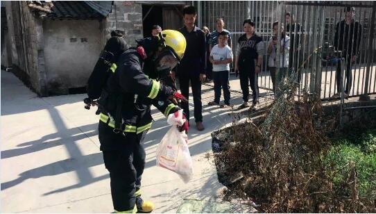 温州一蹲坑惊现毒蛇!疑似中国最毒毒蛇银环蛇