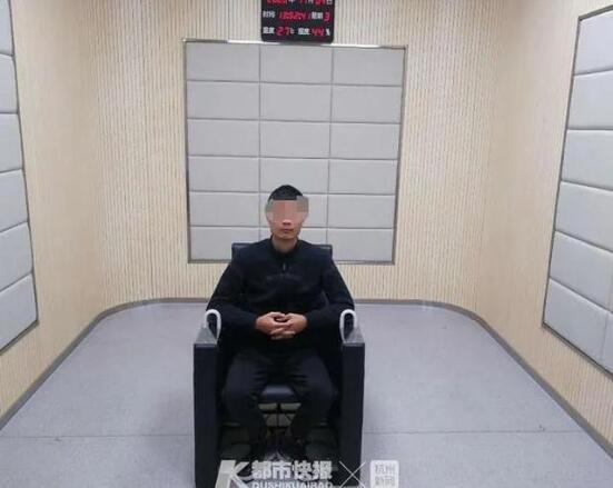 浙江男子凌晨玩球蟒被咬!竟剪掉蛇头发朋友圈炫耀!