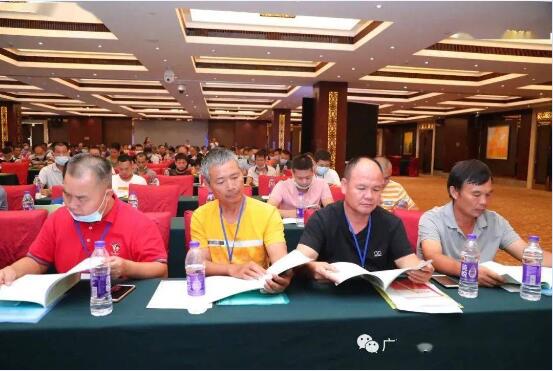 广西蛇业转型座谈会图4
