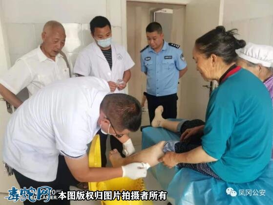 遵义六旬老人被铬铁头蛇咬伤!民警快速出警送往医院!