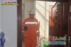 宜春学校超市惊现毒蛇 毒蛇体长40公...