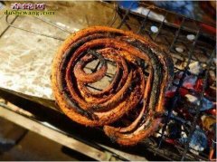吃货！街边那些烤蛇肉、烤田鼠、烤蜈蚣...