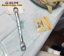 咋回事？男子下体被扳手套住17小时 ...