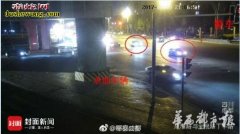 成都一女子被毒蛇咬伤 20公里路交警...