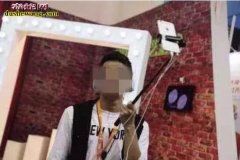 直播手抓眼镜蛇被蛇毒喷双目！提醒：眼...