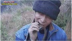 吃蛇肉真的容易得寄生虫吗？男子生吃活...