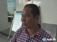广东男子抓疑似“眼镜王蛇”装袋被咬！...