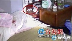 漳州男子逃过一劫！深夜银环蛇在床头蠕...