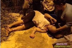 马来西亚女子被百斤大蟒蛇缠身，年幼儿...