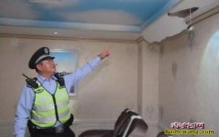 19公斤巨蟒藏身商场10年！压塌天花...