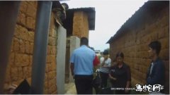 南华民警合力捕捉12斤眼镜王蛇！足足...