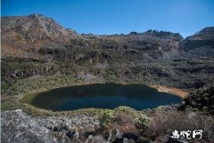 四川高原圣湖现神秘物种！“猎塔湖水怪...