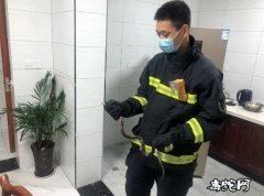 麻城一小区家中毒蛇出没！麻城消防轻松...