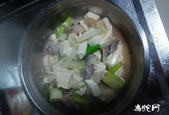 药膳食疗菜谱：葱白炖豆腐做法-功效祛...