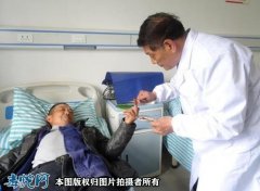 毒蛇伤人频发！安徽歙县67岁老人被眼...