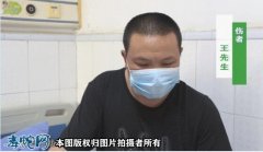 宜宾一名男子被毒蛇咬伤后立刻帮扎去医...