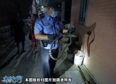 南安一村民家中发现毒蛇！民警赶到发现...